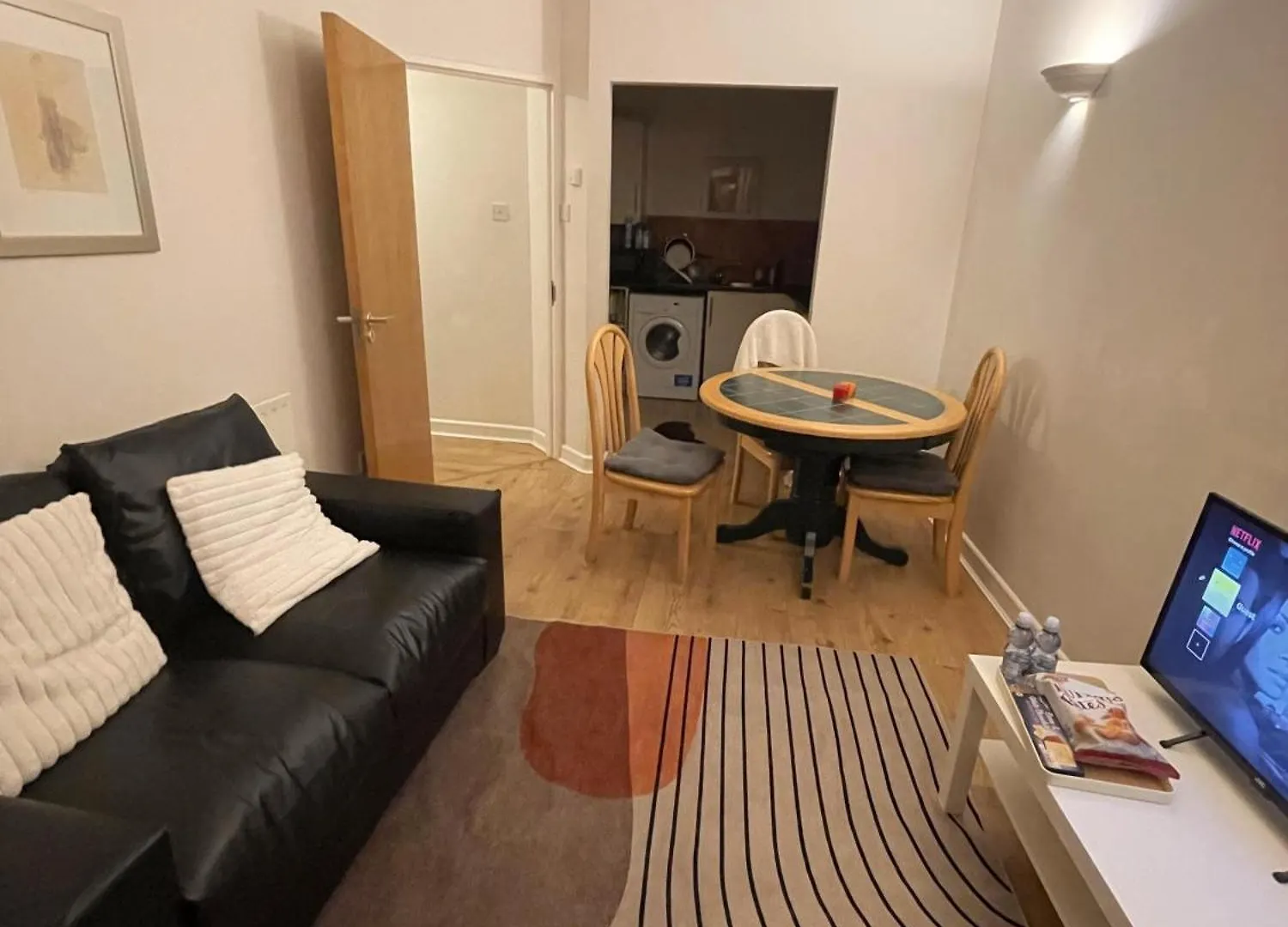 Entire Apartment In Heart Of דבלין